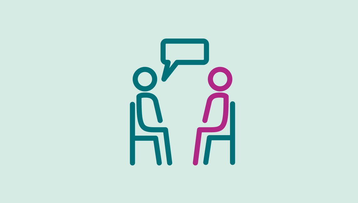 Zwei Personen im Gespräch mit Sprechblase – Symbol für therapeutische Gespräche und psychologische Behandlung.